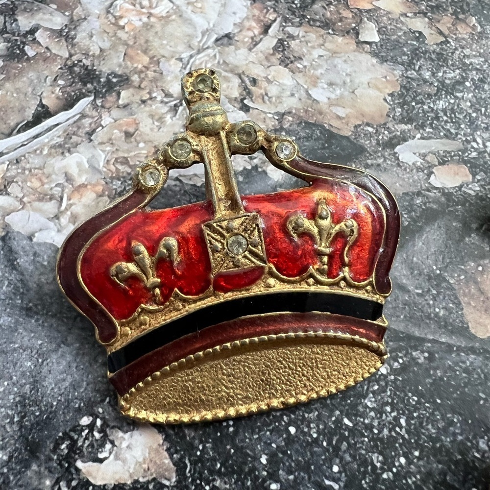 Elegant Gold and Red Crown Brooch